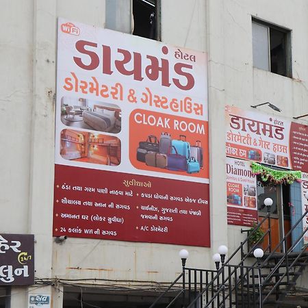 Hotel Diamond Ac Dormitory And Guest House Surat Exteriör bild