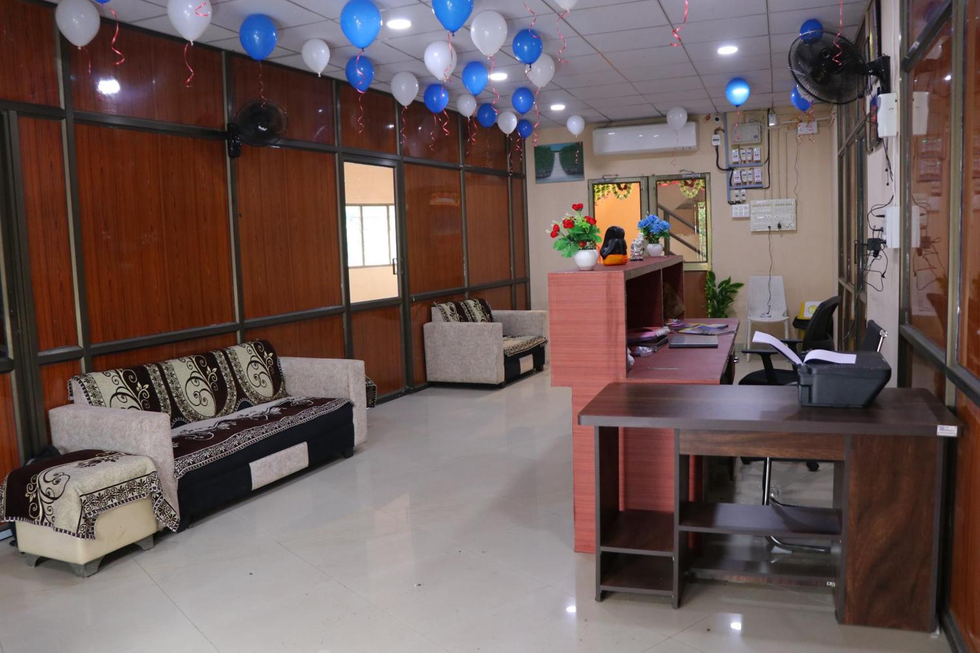 Hotel Diamond Ac Dormitory And Guest House Surat Exteriör bild
